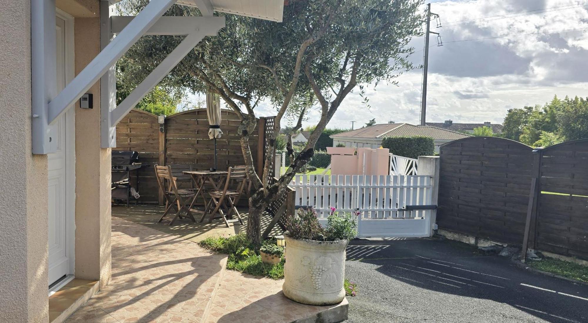 Welcome Logement Avec Terrasse Proche Bordeaux Saint-André-de-Cubzac Exterior foto